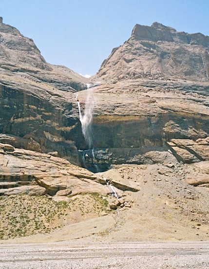 Waterfall on the right side of Lha-chu gorge
