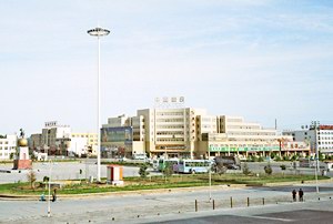 Terminal square and the Golmud - Lhasa buses